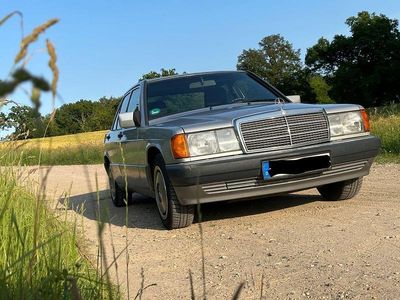 Gebraucht Mercedes 190 122 PS (89 kW) 1992 Silber Limousine