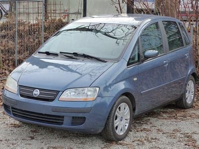 Blau Gebraucht 2004 Fiat Idea Van / Kleinbus | 350 €