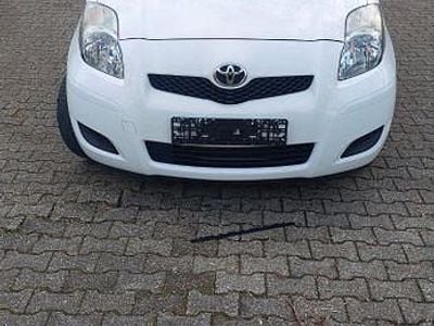 Weiß Gebraucht 2011 Toyota Yaris Cool Kleinwagen | 2.899 € (Fairer Preis)