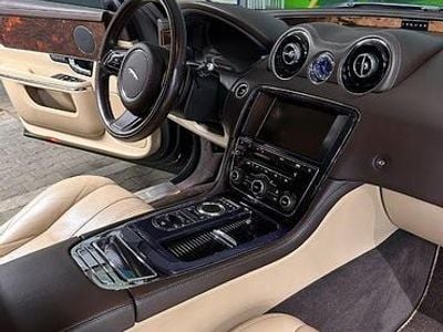 Usata Jaguar XJ Luxury 275 CV (202 kW) 2011 Beige Berlina