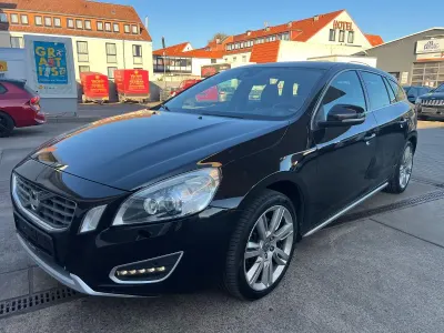 Gebraucht Volvo V60 Momentum 215 PS (158 kW) 2013 Schwarz Kombi