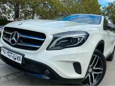 Gebraucht Mercedes GLA250 211 PS (155 kW) 2016 Weiß SUV