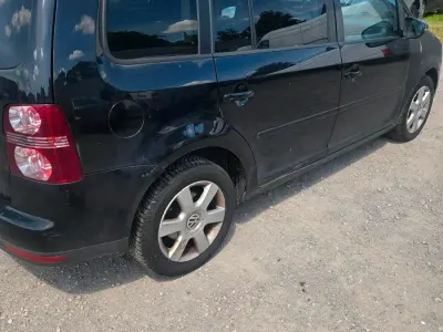 Gebraucht VW Touran 105 PS (77 kW) 2010 Schwarz Van / Kleinbus