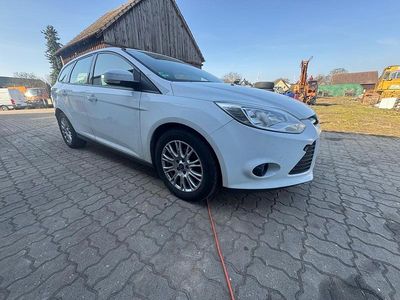 Gebraucht Ford Focus Trend 116 PS (85 kW) 2012 Weiß Kombi