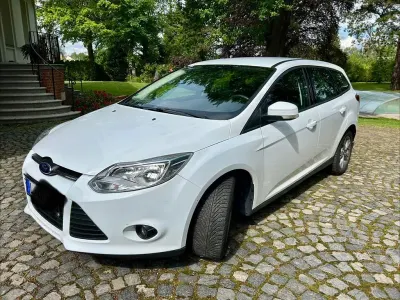 Gebraucht Ford Focus 101 PS (74 kW) 2014 Weiß Kombi