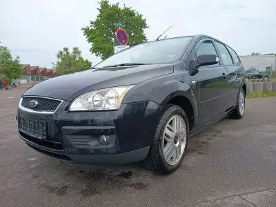 Gebraucht Ford Focus Ghia 116 PS (85 kW) 2008 Schwarz Limousine