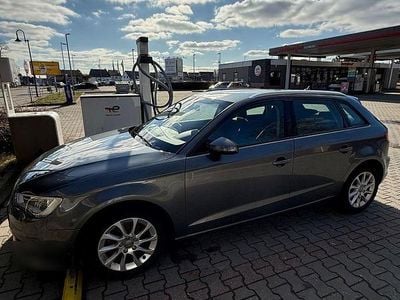 Gebraucht Audi A3 Sportback Attraction 110 PS (80 kW) 2015 Grau Kleinwagen