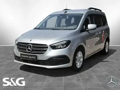 Gebraucht Mercedes T180 Progressive 116 PS (85 kW) 2025 Silber Van / Kleinbus
