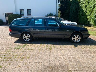Mercedes E320