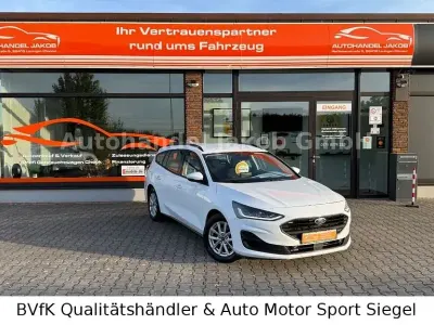 Używany Ford Focus 120 KM (88 kW) 2022 Biały Sedan/Limuzyna