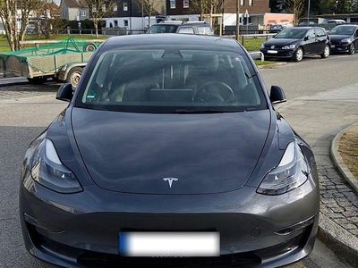 Begagnad Tesla Model 3 258 kW (351 HK) 2022 Grå Sedan