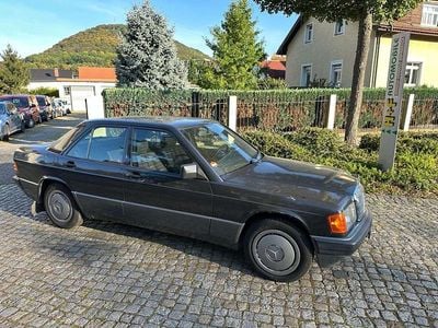 Gebraucht Mercedes 190 118 PS (86 kW) 1990 Blauschwarzmetallic Limousine