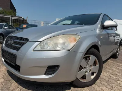 Gebraucht Kia Ceed LX 109 PS (80 kW) 2009 Silber Kleinwagen