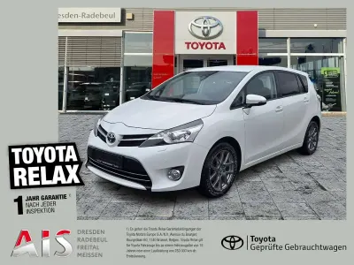 Gebraucht Toyota Verso Executive 147 PS (108 kW) 2014 Super white 2 Van / Kleinbus