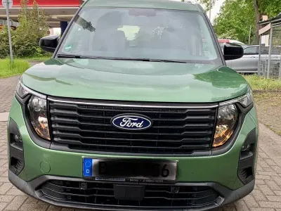 Gebraucht Ford Tourneo Courier Trend 125 PS (91 kW) 2024 Grün Van / Kleinbus