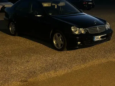 Gebraucht Mercedes 220 150 PS (110 kW) 2005 Blau Limousine