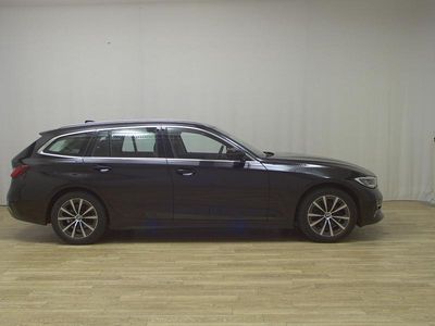 Schwarz Gebraucht 2022 BMW 320 Luxury Line Kombi | 18.780 € (Superpreis)