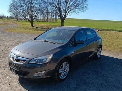 Gebraucht Opel Astra 140 PS (102 kW) 2010 Grau Limousine