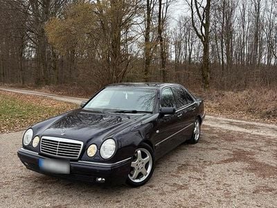 Gebraucht Mercedes E280 Avantgarde 204 PS (150 kW) 1997 Violet Limousine
