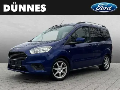 Gebraucht Ford Tourneo Courier Titanium 101 PS (74 kW) 2018 Blau (indicblau metallic) Van / Kleinbus