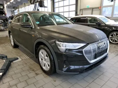 Używany Audi e-tron Sport 230 kW (313 KM) 2022 Czarny SUV