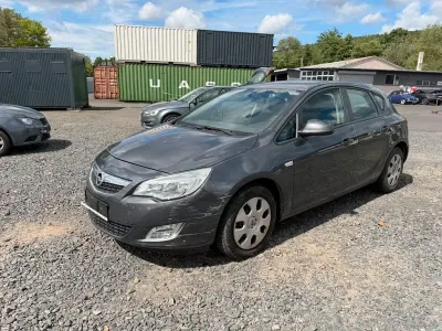 Gebraucht Opel Astra Edition 116 PS (85 kW) 2010 Grau Limousine