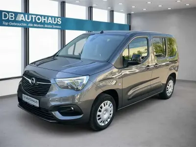 Begagnad Opel Combo Life Elegance 131 HK (96 kW) 2023 Grå Minibuss