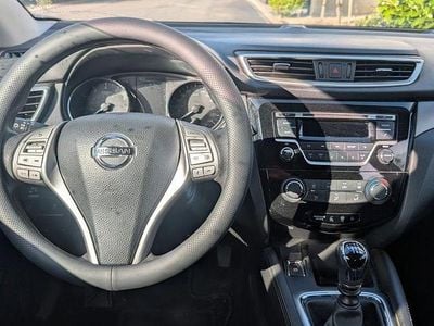 Second-hand Nissan Qashqai Visia 116 CP (85 kW) 2015 Negru SUV