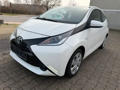 Gebraucht Toyota Aygo 69 PS (50 kW) 2014 Weiß Kleinwagen
