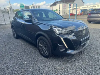 Gebraucht Peugeot 2008 Active 131 PS (96 kW) 2022 Schwarz SUV