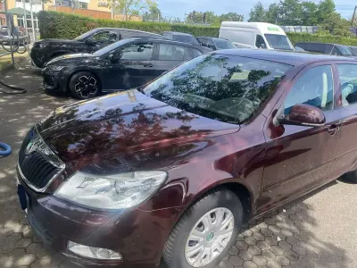 Gebraucht Skoda Octavia LAURIN & KLEMENT 140 PS (102 kW) 2012 Rot Kombi