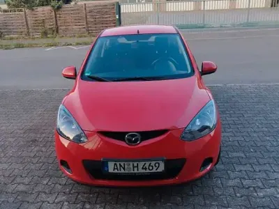 Gebraucht Mazda 2 75 PS (55 kW) 2009 Rot Kleinwagen