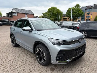 Neu VW Tiguan R-line 150 PS (110 kW) 2026 Silber SUV