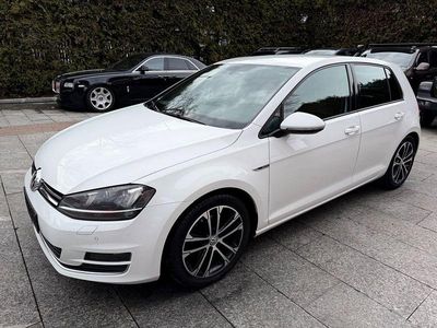 Gebraucht VW Golf VII Highline 150 PS (110 kW) 2015 Weiß Limousine