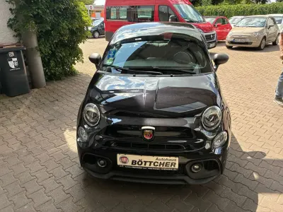 Gebraucht Abarth 595C Competizione 179 PS (131 kW) 2022 Scorpione schwarz Cabrio