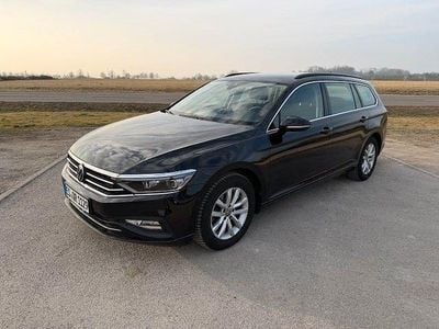 Schwarz Gebraucht 2022 VW Passat Business Kombi | 20.950 € (Guter Preis)