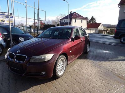 Gebraucht BMW 318 Exclusive 143 PS (105 kW) 2010 Rot Limousine