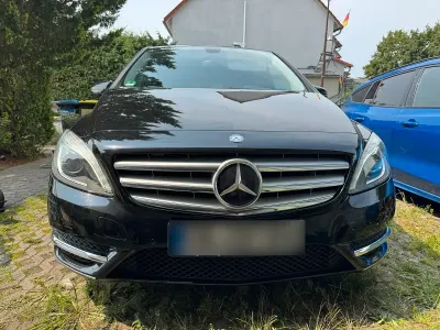 Gebraucht Mercedes B200 156 PS (114 kW) 2013 Schwarz Kleinwagen
