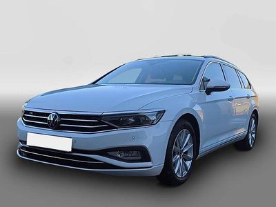 Weiß Gebraucht 2023 VW Passat Kombi | 33.800 €