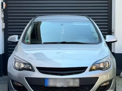 Gebraucht Opel Astra 110 PS (80 kW) 2014 Grau Kombi