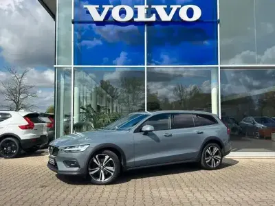 Gebraucht Volvo V60 CC Ultimate 197 PS (144 kW) 2023 728 thunder grey metallic Kombi