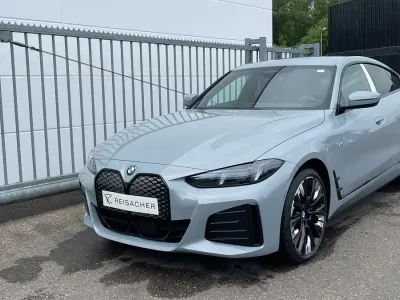 Neu BMW i4 Comfort Edition 294 kW (401 PS) 2026 M brooklyn grau metallic Limousine