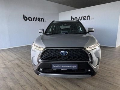 Gebraucht Toyota Corolla Cross Team 197 PS (144 kW) 2023 Shimmering silver metallic SUV