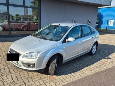 Gebraucht Ford Focus Ghia 101 PS (74 kW) 2006 Silber Limousine