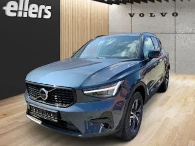 Neu Volvo XC40 Plus 163 PS (119 kW) 2026 Blau SUV