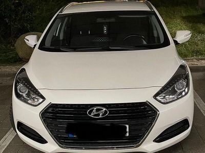Second-hand Hyundai i40 Classic 135 CP (99 kW) 2015 Alb Break