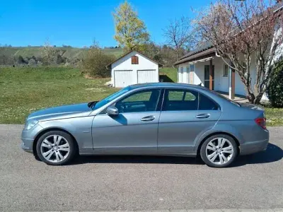 Second-hand Mercedes C200 184 CP (135 kW) 2010 Negru Berlinǎ