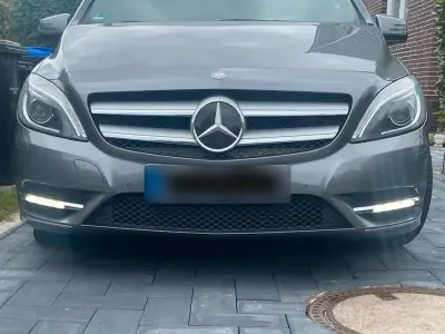 Gebraucht Mercedes B180 122 PS (89 kW) 2013 Silber Kleinwagen