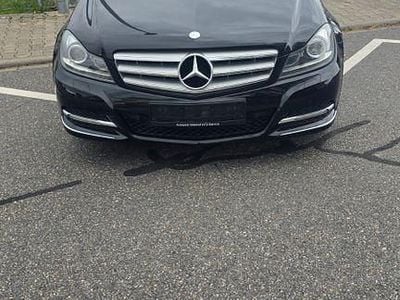 Gebraucht Mercedes C180 156 PS (114 kW) 2011 Schwarz Limousine