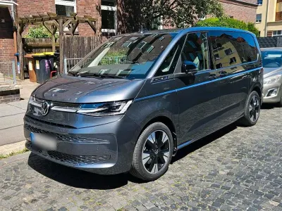 Gebraucht VW Multivan 245 PS (180 kW) 2025 Grau Van / Kleinbus